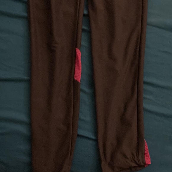 Size L women’s exercise leggings. - Picture 3 of 4